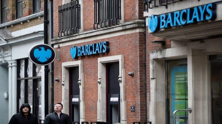 Barclays varoittaa, että Britannian vähittäispankkiin kohdistuu paineita, mikä nostaa takaisinostoa