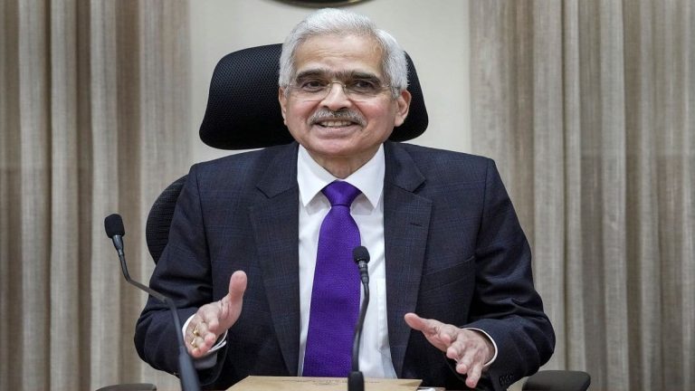 RBI sitoutui alentamaan inflaation 4 prosenttiin;  valppaana hintariskejä: kuvernööri Das