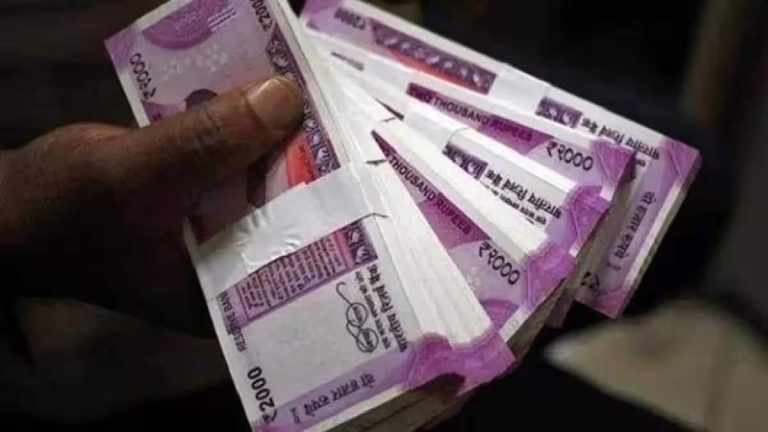 RBI:n mukaan 88 % pankeissa olevista 2 000 Rs:n seteleistä palasi pankeille 31. heinäkuuta