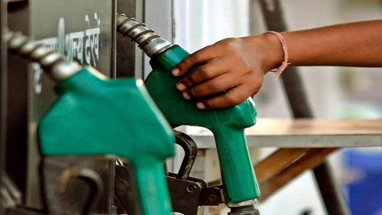Bensiinin ja dieselin hinta tänään Intiassa: bensiinin ja dieselin hinta tänään Delhissä, Bangaloressa, Chennaissa, Mumbaissa, Hyderabadissa ja muissa kaupungeissa