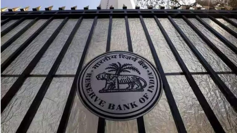 RBI määrää rangaistuksen SBI:lle, Indian Bankille, Punjab & Sind Bankille