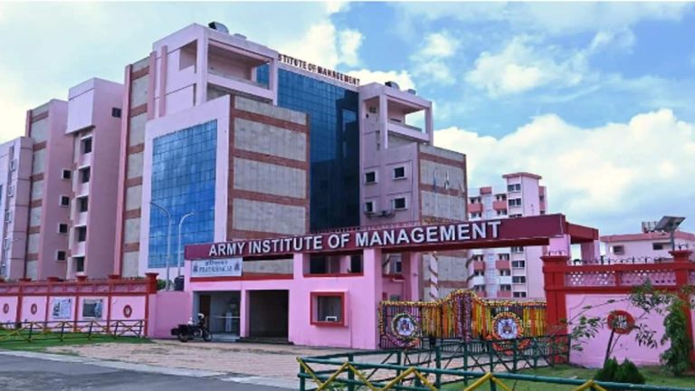 Army Institute of Management Kolkata isännöi keskustelua matematiikan roolista siirtomaa-Intiassa ja syrjinnästä