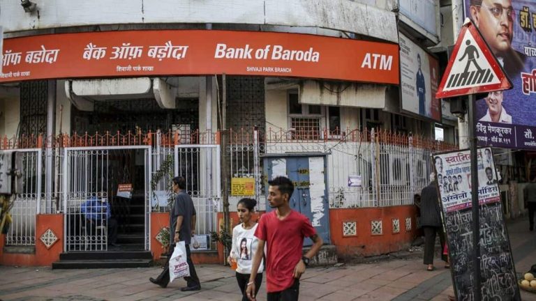 Bank of Baroda jäädyttää työntekijät RBI:n sovelluskiellon jälkeen – Banking & Finance News