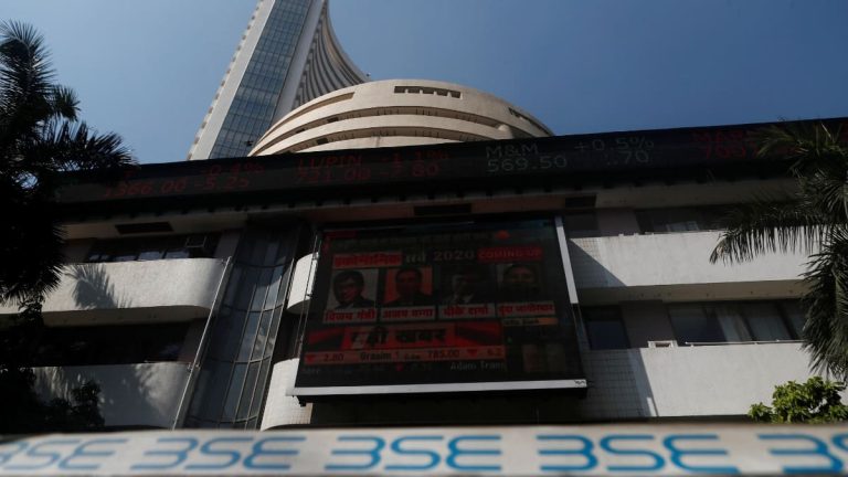 Osakemarkkinoiden kohokohdat: kotimaiset vertailuindeksit BSE Sensex ja NSE Nifty 50 avautuivat punaisena maanantaina – Market News