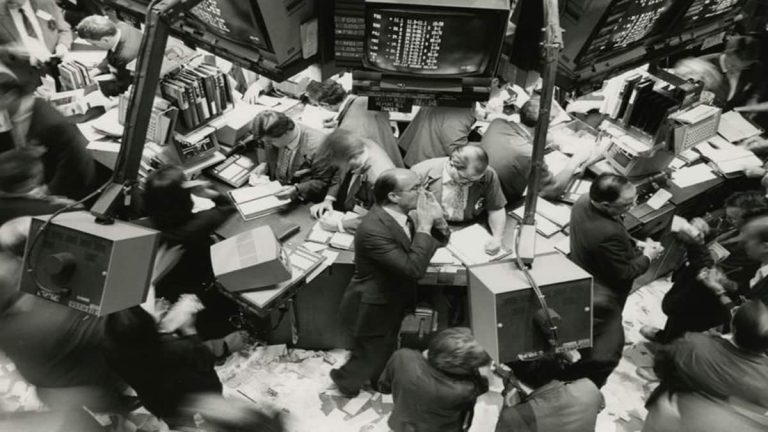 Pörssiromahdus 28. lokakuuta 1929, ensimmäinen ”musta maanantai” maailmanlaajuisille sijoittajille