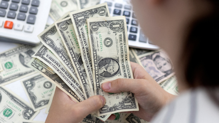 Dollari pysyy vaimeana ennen uudenvuoden lomia – CaFE Invest News