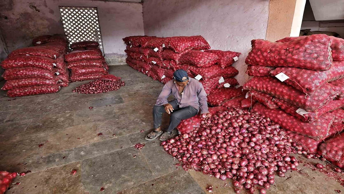onion, exports, onion exports ban, top news, latest news, business news, price of onion, onion news,