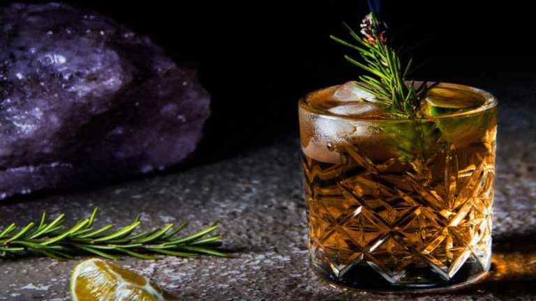 Mitä eroa on skottilla ja viskillä?  Tiedätkö kumpi on parempi?  – Lifestyle News