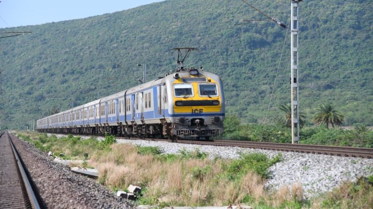 Väliaikainen budjetti 2024: Intian rautatiet voivat saada 3 biljoonaa rupiaa budjettiin 25:llä – Budjetti 2024 -uutisia
