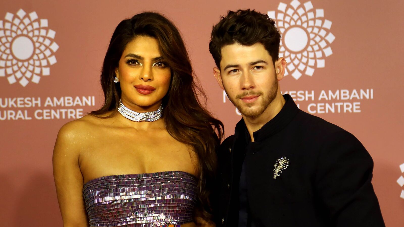 Priyanka Chopra ja Nick Jonas jättävät 166 miljoonan ₹ arvoisen Kalifornian kartanon, koska se muuttuu "käytännöllisesti katsoen asumiskelvottomaksi";  tässä miksi