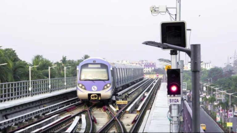 IPL 2024: Kolkata Metro ilmoittaa keskiyön erikoispalveluista Esplanadin asemalta kriketin ystäville – Infrastruktuuriuutisia