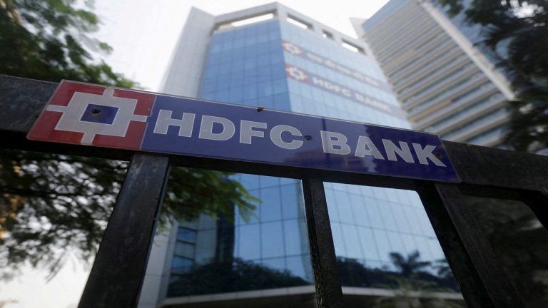 Korkea luotto-talletussuhde HDFC Bankissa vain tilapäisesti: puheenjohtaja – Banking & Finance News